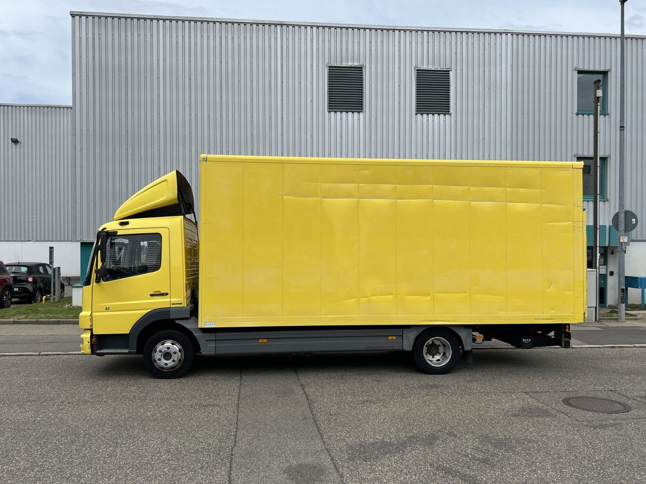 Mercedes-Benz Atego 816L Möbelkoffer 6,15m LBW 3-Sitze Euro-5 - 박스 밴 : 사진 4 Mercedes-Benz Atego 816L Möbelkoffer 6,15m LBW 3-Sitze Euro-5 - 박스 밴 : 사진 4