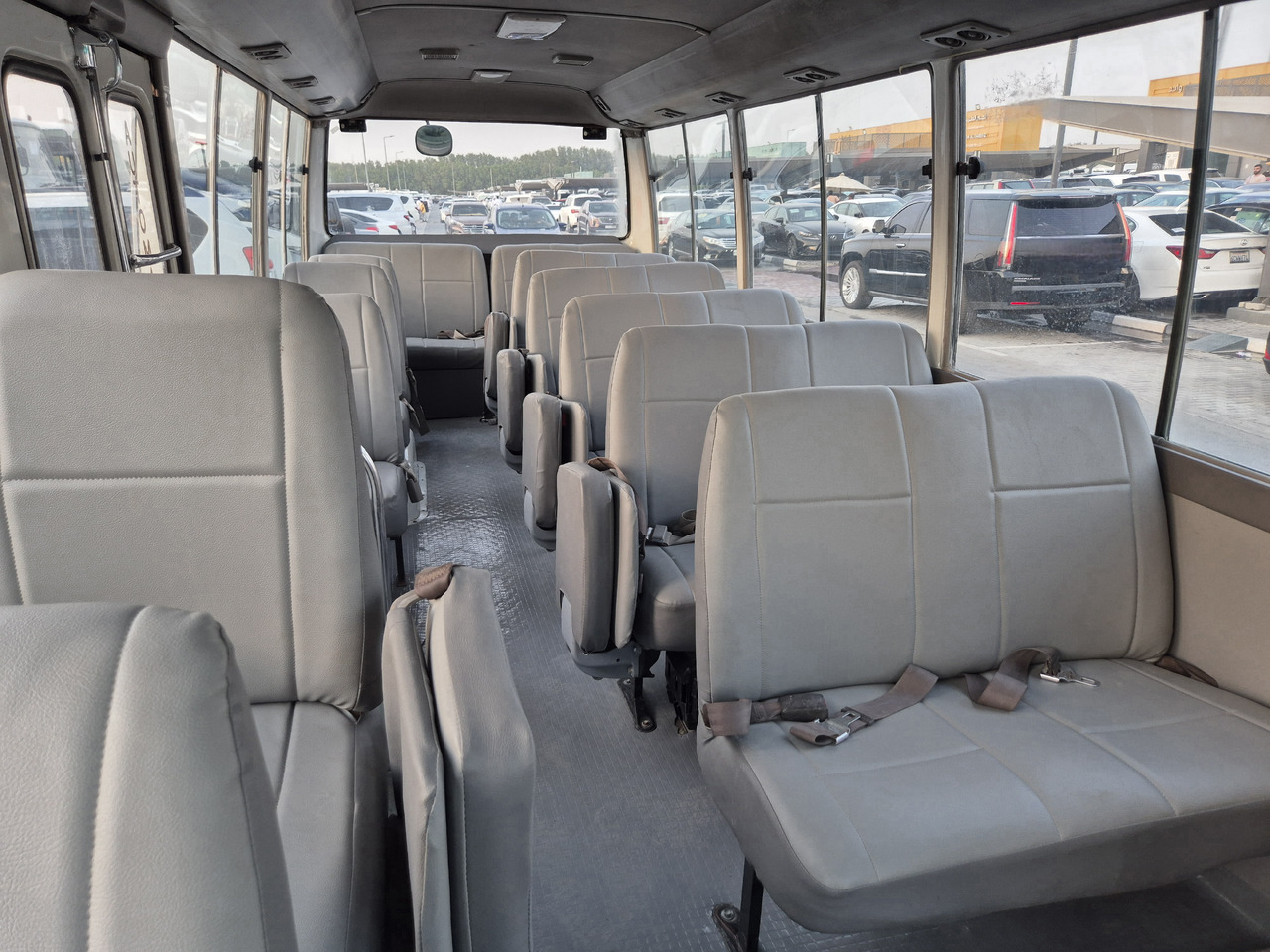 TOYOTA Coaster ... 25 places ...climatisé - 소형 버스, 승합차 : 사진 5 TOYOTA Coaster ... 25 places ...climatisé - 소형 버스, 승합차 : 사진 5