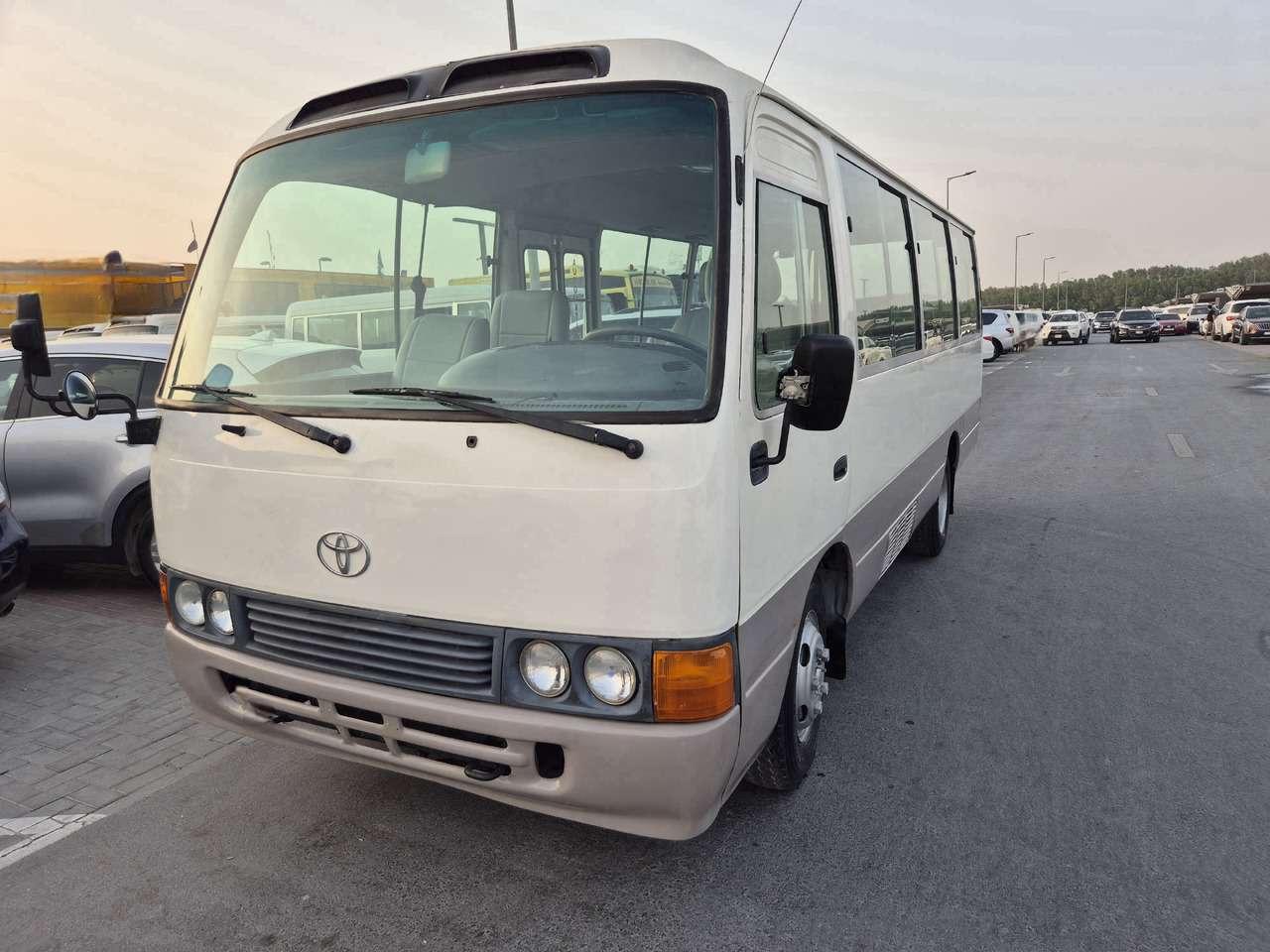 TOYOTA Coaster ... Nos bus -Originaires TOYOTA ...pas Chinois... T72 ... - 소형 버스, 승합차 : 사진 2 TOYOTA Coaster ... Nos bus -Originaires TOYOTA ...pas Chinois... T72 ... - 소형 버스, 승합차 : 사진 2