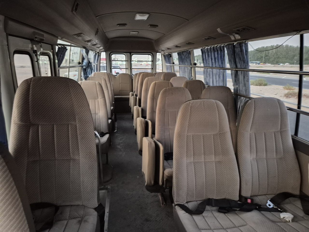 Toyota Coaster ... 30 places - climatisé - 소형 버스, 승합차 : 사진 5 Toyota Coaster ... 30 places - climatisé - 소형 버스, 승합차 : 사진 5