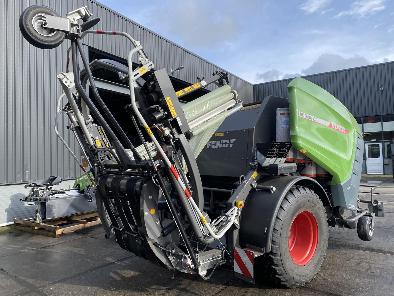 FENDT Rotana 130F Combi - 베일 포장기 : 사진 2 FENDT Rotana 130F Combi - 베일 포장기 : 사진 2