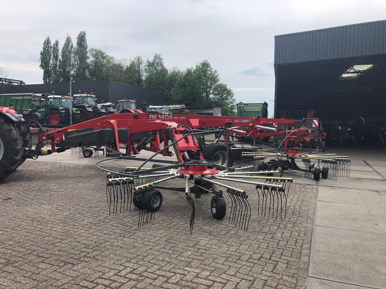 Massey Ferguson RK 1404 TRC-PRO - 반전기/ 레이크 : 사진 4 Massey Ferguson RK 1404 TRC-PRO - 반전기/ 레이크 : 사진 4