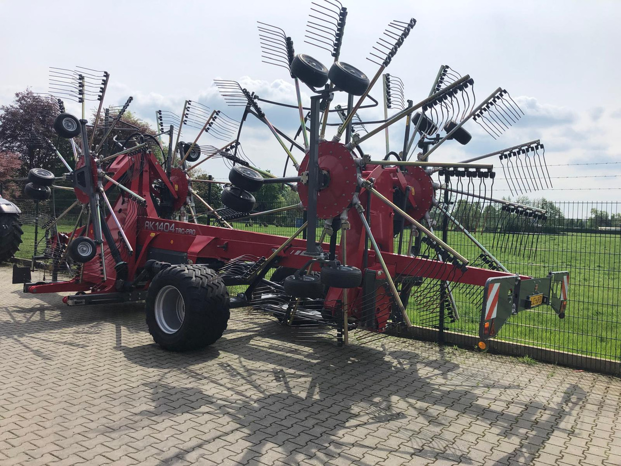 Massey Ferguson RK 1404 TRC-PRO - 반전기/ 레이크 : 사진 2 Massey Ferguson RK 1404 TRC-PRO - 반전기/ 레이크 : 사진 2
