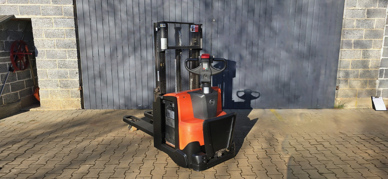 BT SWE 200 D initilal lift, wstępne podnoszenie wideł - 스태커 : 사진 1 BT SWE 200 D initilal lift, wstępne podnoszenie wideł - 스태커 : 사진 1