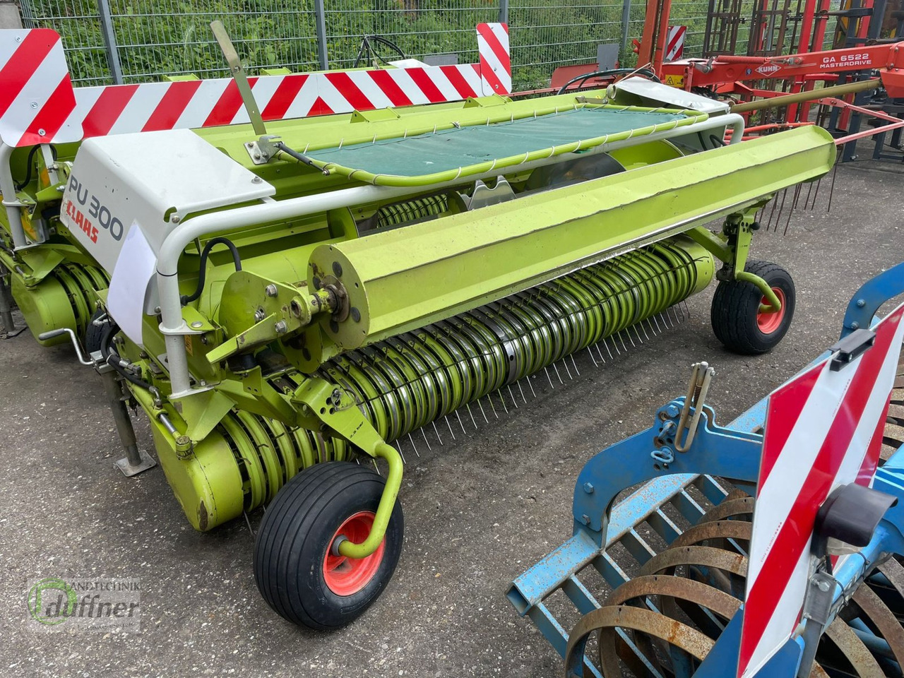 CLAAS PU 300 HD - 콤바인 헤더 트레일러 : 사진 1 CLAAS PU 300 HD - 콤바인 헤더 트레일러 : 사진 1