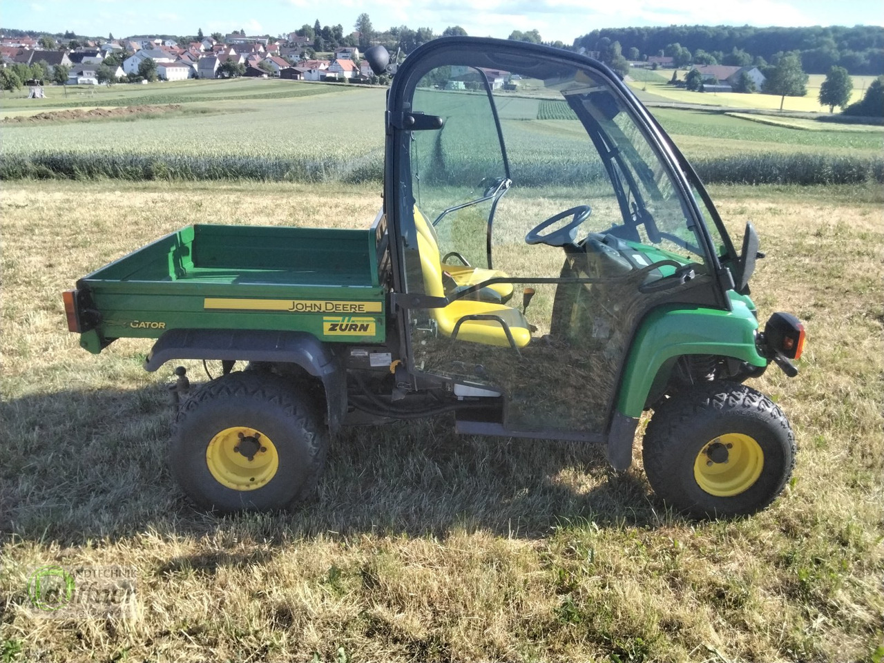 John Deere Gator 4X2 - 기타 기계 : 사진 1 John Deere Gator 4X2 - 기타 기계 : 사진 1