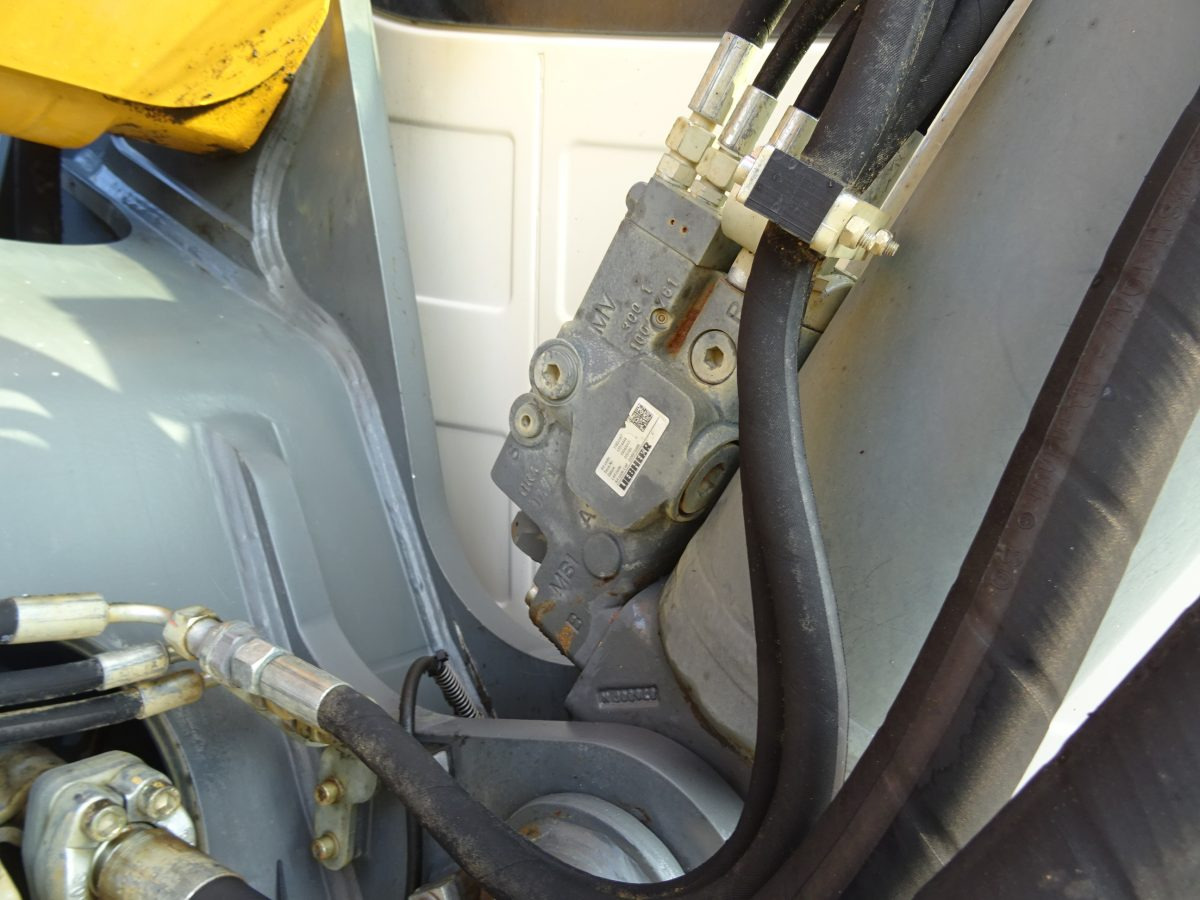 크롤러 굴삭기 LIEBHERR R936 NLC : 사진 16
