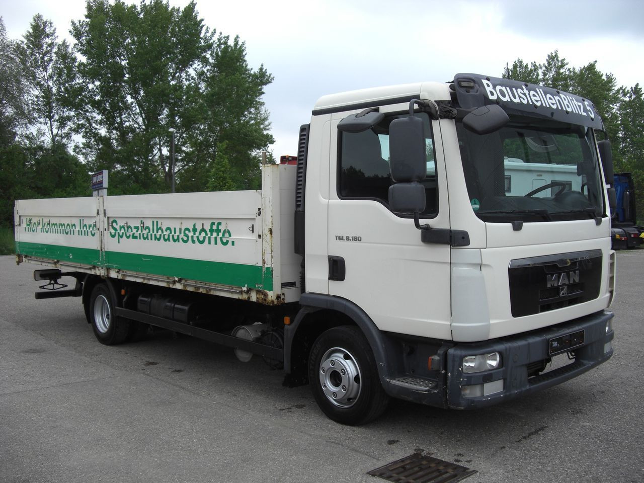 MAN 8180L Baustoffpritsche MAN 8180L Baustoffpritsche - 플랫베드 밴 : 사진 1 MAN 8180L Baustoffpritsche MAN 8180L Baustoffpritsche - 플랫베드 밴 : 사진 1