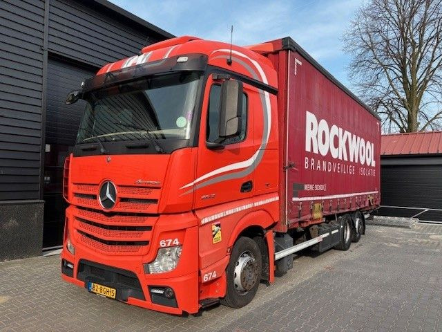 Mercedes-Benz Actros 2642 2x BDF mit Pritsche und Planebühne - 컨테이너 운반 장치/ 스와프 보디 트럭 : 사진 1 Mercedes-Benz Actros 2642 2x BDF mit Pritsche und Planebühne - 컨테이너 운반 장치/ 스와프 보디 트럭 : 사진 1