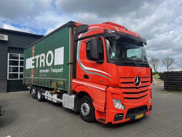 Mercedes Benz Actros 2642 6x2 Mega BDF met zeilbak - 커튼사이더 트럭 : 사진 2 Mercedes Benz Actros 2642 6x2 Mega BDF met zeilbak - 커튼사이더 트럭 : 사진 2