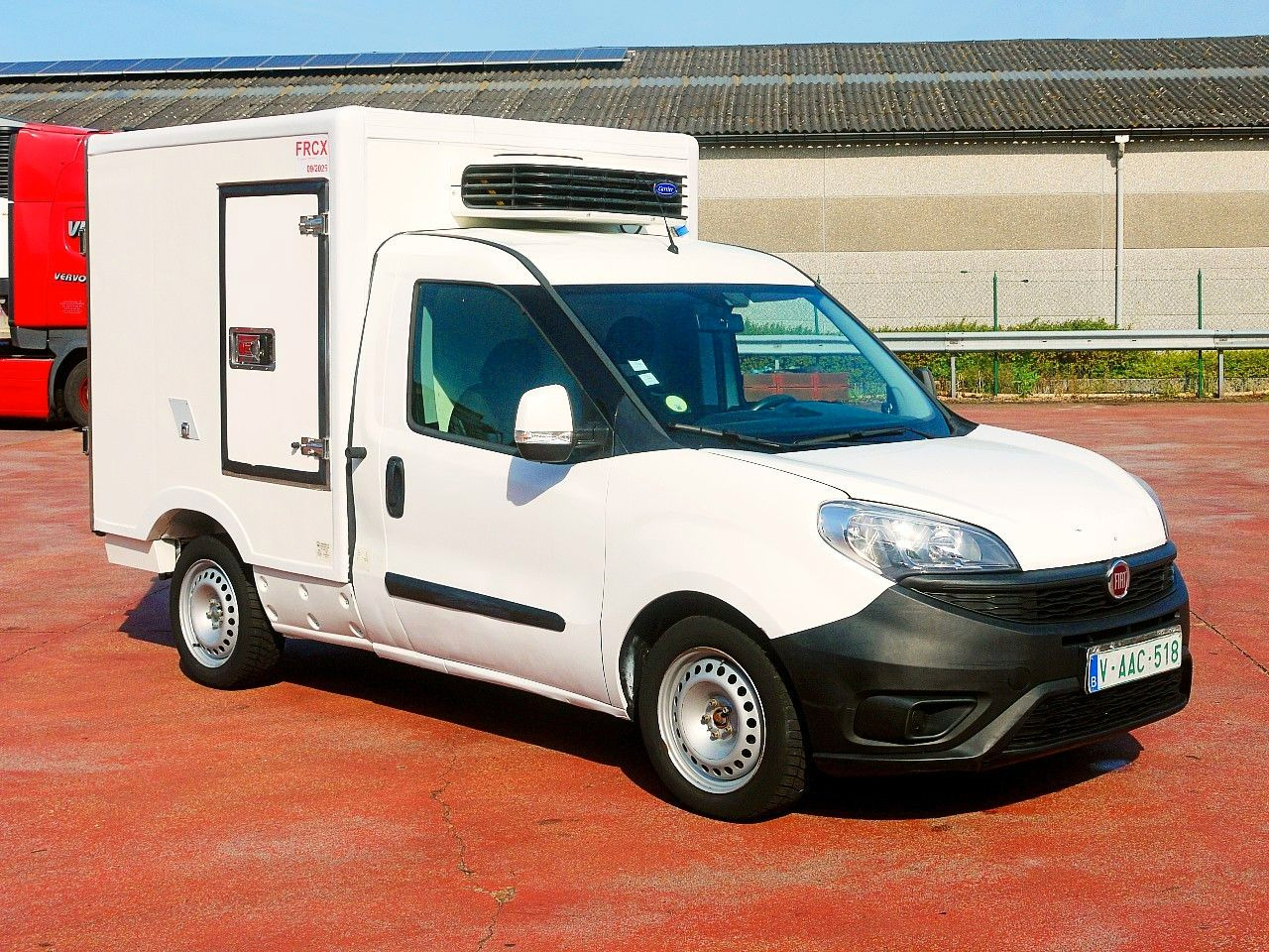 Fiat DOBLO 1.6 KUHLKOFFER CARRIER XARIOS -20c A/C - 냉동 밴 : 사진 2 Fiat DOBLO 1.6 KUHLKOFFER CARRIER XARIOS -20c A/C - 냉동 밴 : 사진 2