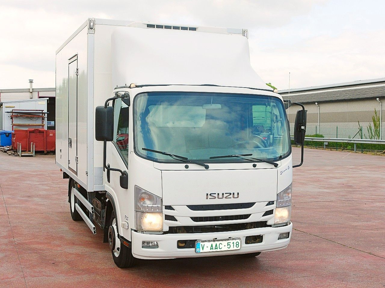 Isuzu N2R 75 KUHLKOFFER THERMOKING V500 MAX €6 - 냉동 밴 : 사진 1 Isuzu N2R 75 KUHLKOFFER THERMOKING V500 MAX €6 - 냉동 밴 : 사진 1