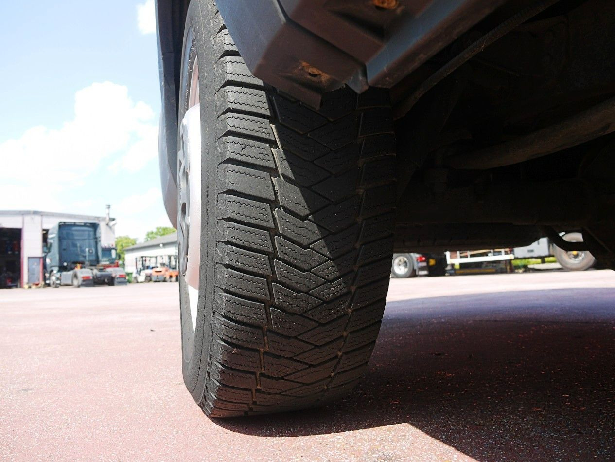 냉동 밴 Iveco 35S13 DAILY KUHLKASTENWAGEN THERMOKING V300 MULT : 사진 19 냉동 밴 Iveco 35S13 DAILY KUHLKASTENWAGEN THERMOKING V300 MULT : 사진 19