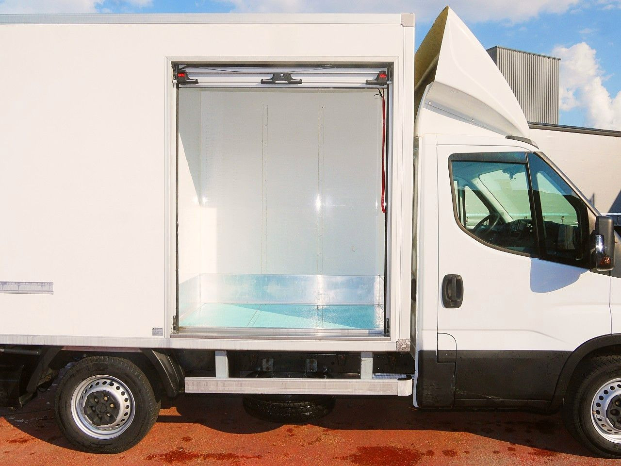Iveco 35S14 DAILY ISOTHERMKOFFER LADEBORDWAND luft fed - 냉동 밴 : 사진 5 Iveco 35S14 DAILY ISOTHERMKOFFER LADEBORDWAND luft fed - 냉동 밴 : 사진 5