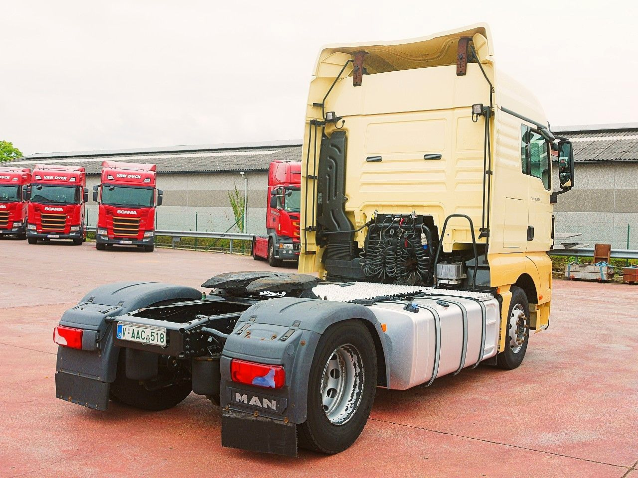 MAN TGX 18.400 TOP ZUSTAND 1e hand A/C - 트랙터 유닛 : 사진 4 MAN TGX 18.400 TOP ZUSTAND 1e hand A/C - 트랙터 유닛 : 사진 4
