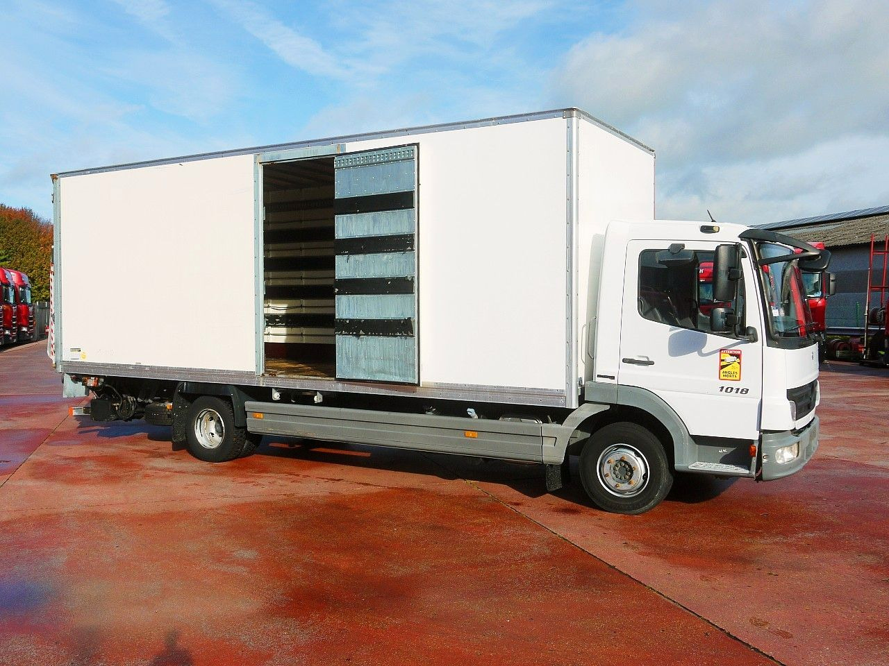 Mercedes-Benz 1018 ATEGO MEUBEL KOFFER A/C LBW LUFT 112tkm - 박스 트럭 : 사진 3 Mercedes-Benz 1018 ATEGO MEUBEL KOFFER A/C LBW LUFT 112tkm - 박스 트럭 : 사진 3