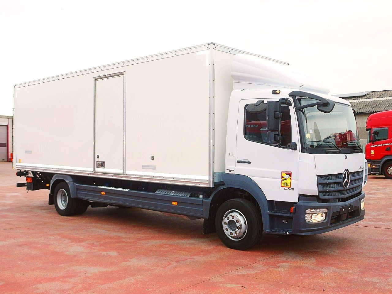 Mercedes-Benz 1218 ATEGO MEUBEL KOFFER A/C 124 Tkm - 박스 밴 : 사진 2 Mercedes-Benz 1218 ATEGO MEUBEL KOFFER A/C 124 Tkm - 박스 밴 : 사진 2