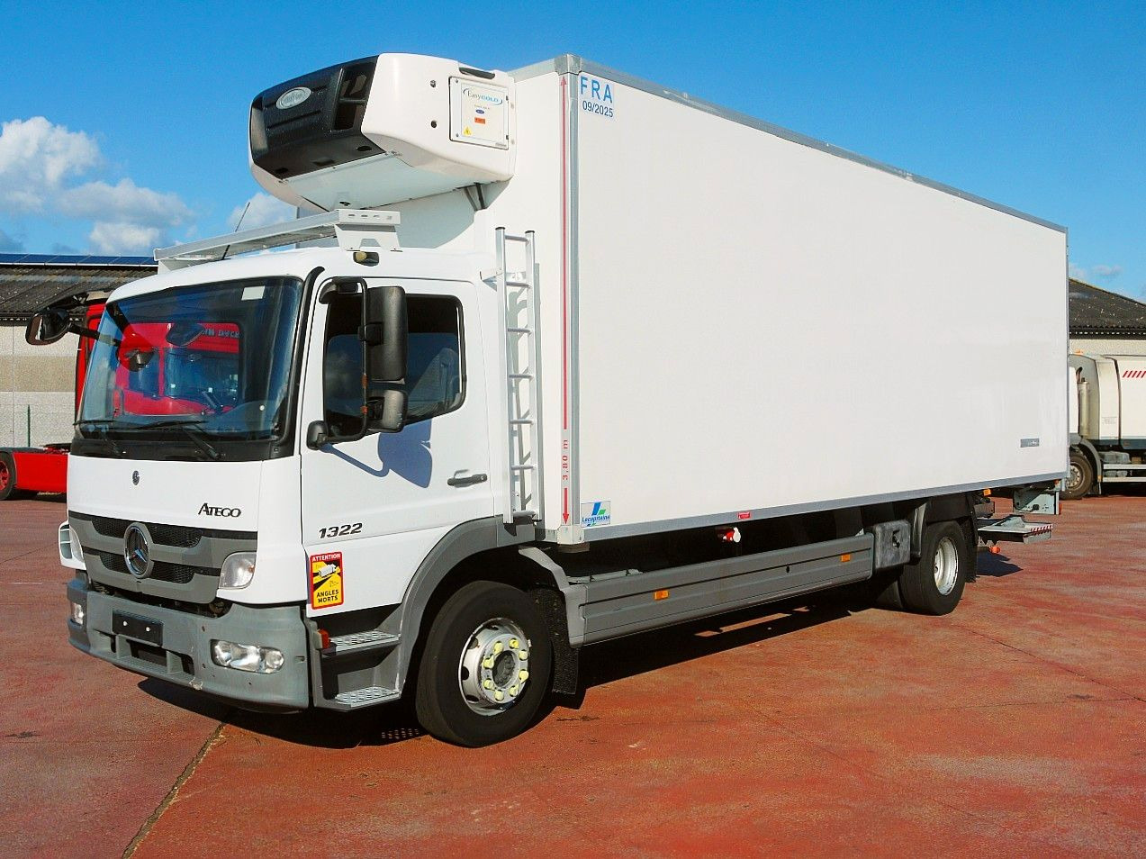 Mercedes-Benz 1322 ATEGO KUHLKOFFER CARRIER SUPRA 850 LBW A/C - 냉동탑차 : 사진 4 Mercedes-Benz 1322 ATEGO KUHLKOFFER CARRIER SUPRA 850 LBW A/C - 냉동탑차 : 사진 4