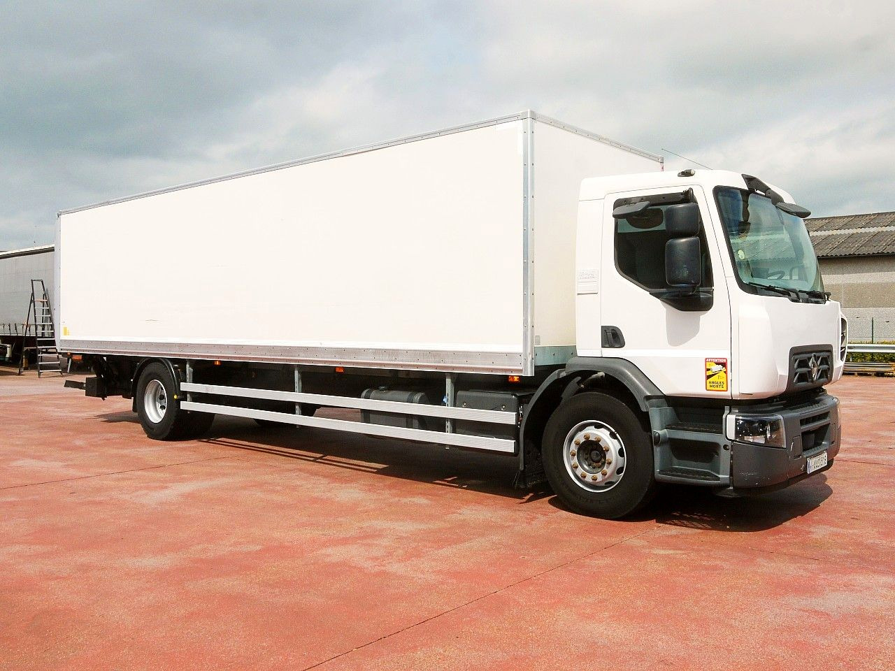 Renault D 19.280 MEUBEL KOFFER LADEBORDWAND 180tkm - 박스 트럭 : 사진 3 Renault D 19.280 MEUBEL KOFFER LADEBORDWAND 180tkm - 박스 트럭 : 사진 3