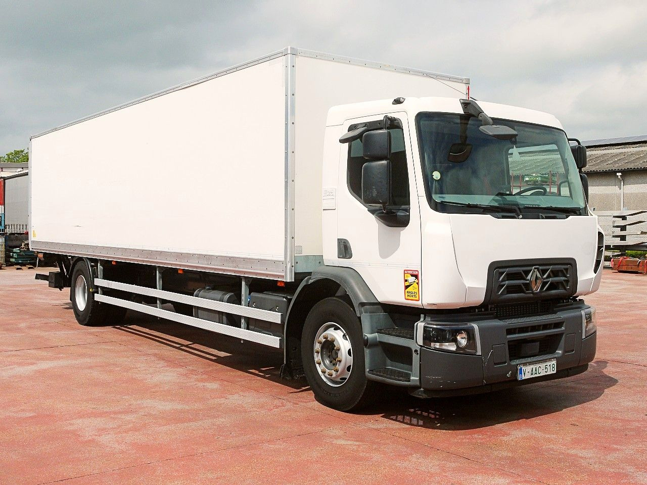 Renault D 19.280 MEUBEL KOFFER LADEBORDWAND 180tkm - 박스 트럭 : 사진 2 Renault D 19.280 MEUBEL KOFFER LADEBORDWAND 180tkm - 박스 트럭 : 사진 2