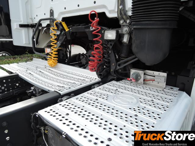 Mercedes-Benz Actros 1843 LS - 트랙터 유닛 : 사진 2 Mercedes-Benz Actros 1843 LS - 트랙터 유닛 : 사진 2