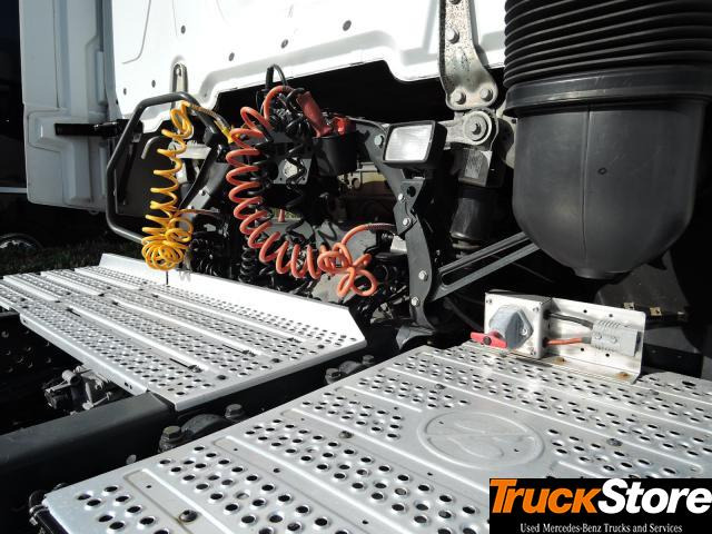 Mercedes-Benz Actros 1843 LS - 트랙터 유닛 : 사진 2 Mercedes-Benz Actros 1843 LS - 트랙터 유닛 : 사진 2