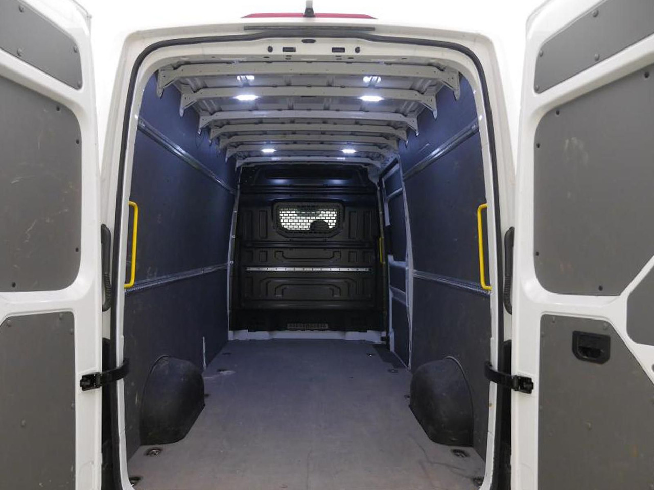 Volkswagen Crafter Kasten 35 L4H3 KAMERA KLIMA SITZHZ DAB - 승합차 : 사진 5 Volkswagen Crafter Kasten 35 L4H3 KAMERA KLIMA SITZHZ DAB - 승합차 : 사진 5