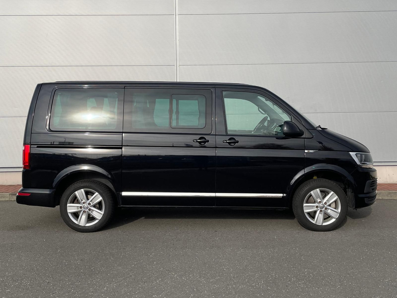 Volkswagen T6 Multivan Comfortline 4M AHK STANDHZ SITZH DAB - 승합차 : 사진 5 Volkswagen T6 Multivan Comfortline 4M AHK STANDHZ SITZH DAB - 승합차 : 사진 5