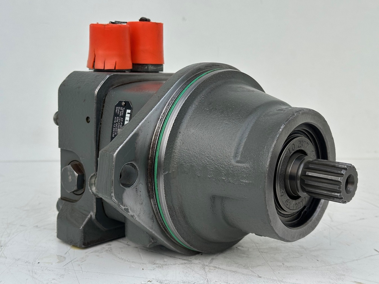 LIEBHERR Original Hydraulikeinbaumotor AT-FMF045. ID-Nr.9075181 – ID-Nr.10125043A. A309, A311, A312, A314, A316, A900, A904, A918, R313, R317, R900, R904. #A18.12.90158# - 유압 모터 굴착기 용 : 사진 2 LIEBHERR Original Hydraulikeinbaumotor AT-FMF045. ID-Nr.9075181 – ID-Nr.10125043A. A309, A311, A312, A314, A316, A900, A904, A918, R313, R317, R900, R904. #A18.12.90158# - 유압 모터 굴착기 용 : 사진 2