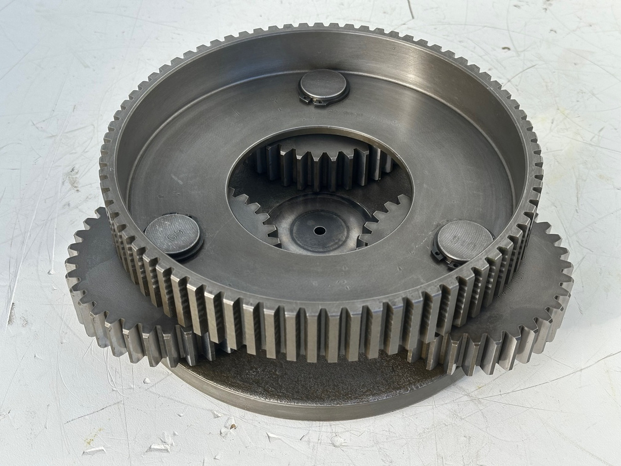 LIEBHERR Original Planetenträger ID-Nr.944171103 mit Planetenräder ID-Nr.944110603-ID-Nr.90201469 mit Lamellenträger ID-Nr.944112103. A900C,A944B,E942,LOS942,LOS944,P942,P944,R942,R944,R944B. #HRV# - 스윙 모터 굴착기 용 : 사진 1 LIEBHERR Original Planetenträger ID-Nr.944171103 mit Planetenräder ID-Nr.944110603-ID-Nr.90201469 mit Lamellenträger ID-Nr.944112103. A900C,A944B,E942,LOS942,LOS944,P942,P944,R942,R944,R944B. #HRV# - 스윙 모터 굴착기 용 : 사진 1