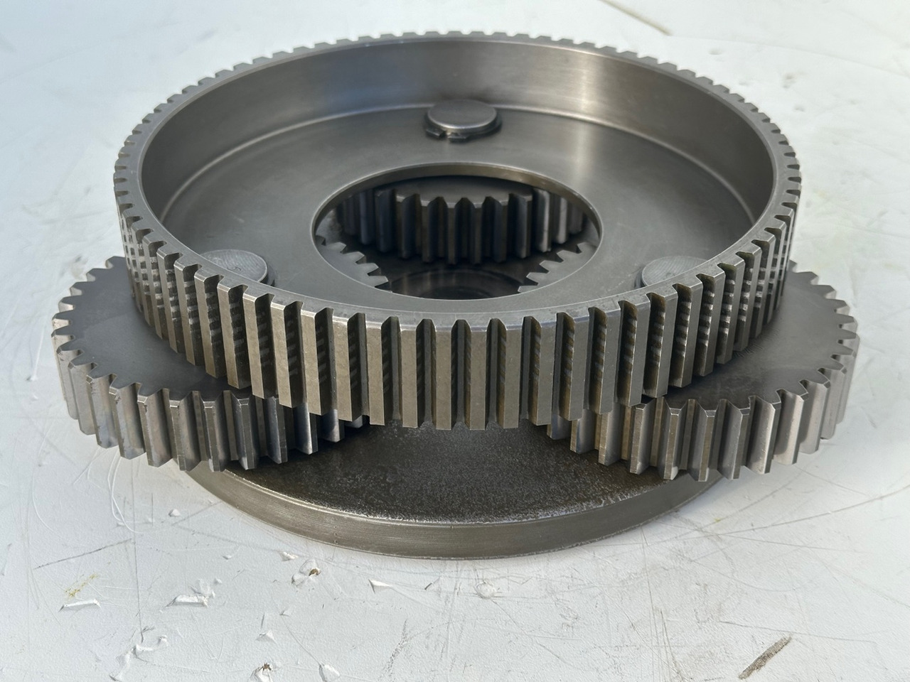 LIEBHERR Original Planetenträger ID-Nr.944171103 mit Planetenräder ID-Nr.944110603-ID-Nr.90201469 mit Lamellenträger ID-Nr.944112103. A900C,A944B,E942,LOS942,LOS944,P942,P944,R942,R944,R944B. #HRV# - 스윙 모터 굴착기 용 : 사진 2 LIEBHERR Original Planetenträger ID-Nr.944171103 mit Planetenräder ID-Nr.944110603-ID-Nr.90201469 mit Lamellenträger ID-Nr.944112103. A900C,A944B,E942,LOS942,LOS944,P942,P944,R942,R944,R944B. #HRV# - 스윙 모터 굴착기 용 : 사진 2