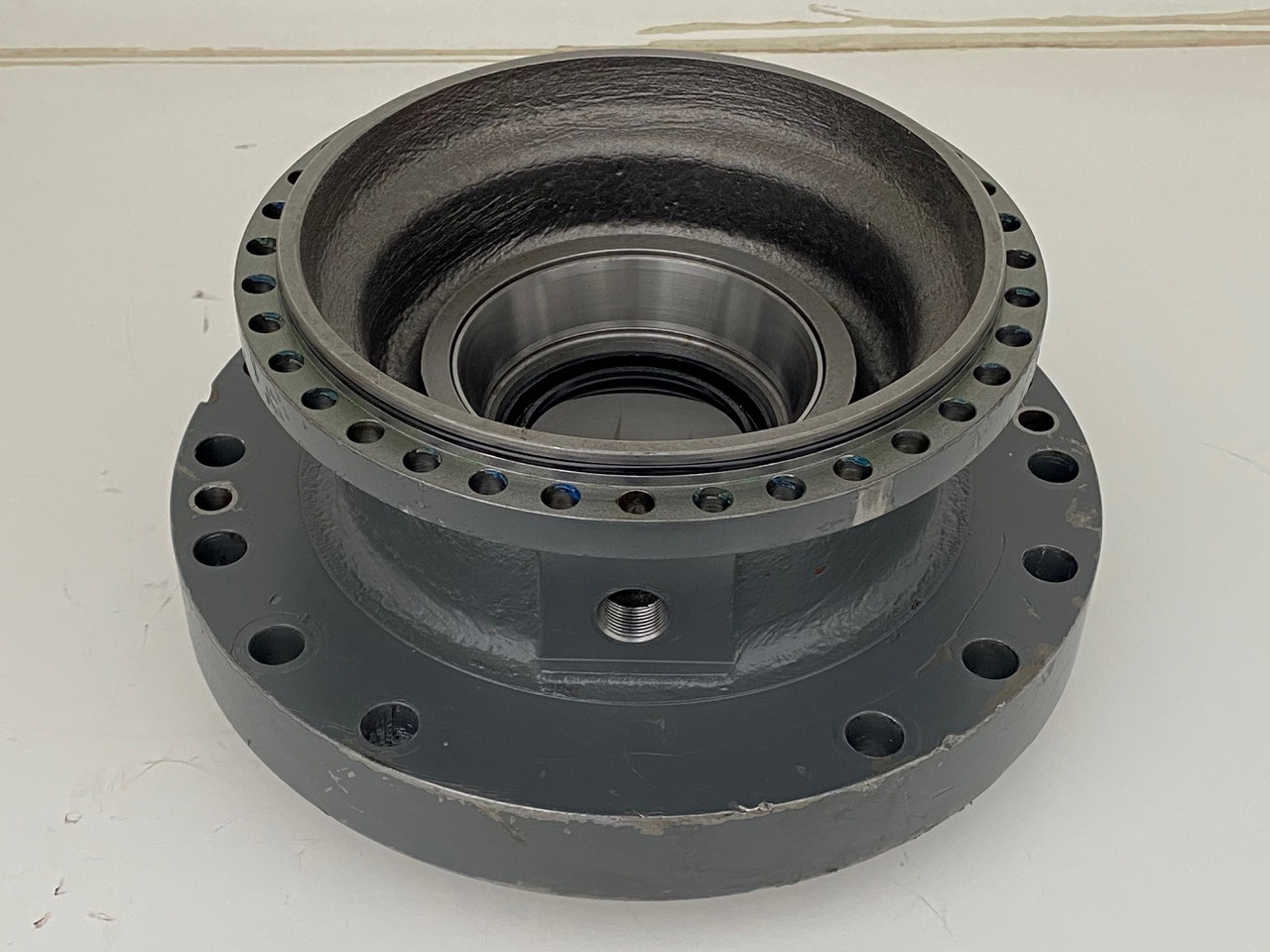 Liebherr Abtriebswellengehäuse ID-Nr.90015650 and Kegelrollenlager ID-Nr.761008503. - 스윙 모터 크롤러 굴삭기 용 : 사진 1 Liebherr Abtriebswellengehäuse ID-Nr.90015650 and Kegelrollenlager ID-Nr.761008503. - 스윙 모터 크롤러 굴삭기 용 : 사진 1