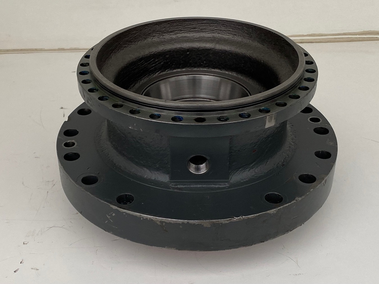 Liebherr Abtriebswellengehäuse ID-Nr.90015650 and Kegelrollenlager ID-Nr.761008503. - 스윙 모터 크롤러 굴삭기 용 : 사진 2 Liebherr Abtriebswellengehäuse ID-Nr.90015650 and Kegelrollenlager ID-Nr.761008503. - 스윙 모터 크롤러 굴삭기 용 : 사진 2