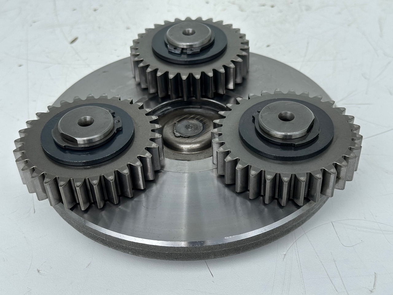 Liebherr - Bonfiglioli Planetenradsatz mit ID-Nr.11160716. LTM 1045-3-1-, LTM 1055-1, LTM 1055-3-1-, LTM 1055-3-2-, LTM1070-4-1-, LTM1070-4-2-. #11160716.6088598# - 기어박스 및 부품 : 사진 2 Liebherr - Bonfiglioli Planetenradsatz mit ID-Nr.11160716. LTM 1045-3-1-, LTM 1055-1, LTM 1055-3-1-, LTM 1055-3-2-, LTM1070-4-1-, LTM1070-4-2-. #11160716.6088598# - 기어박스 및 부품 : 사진 2