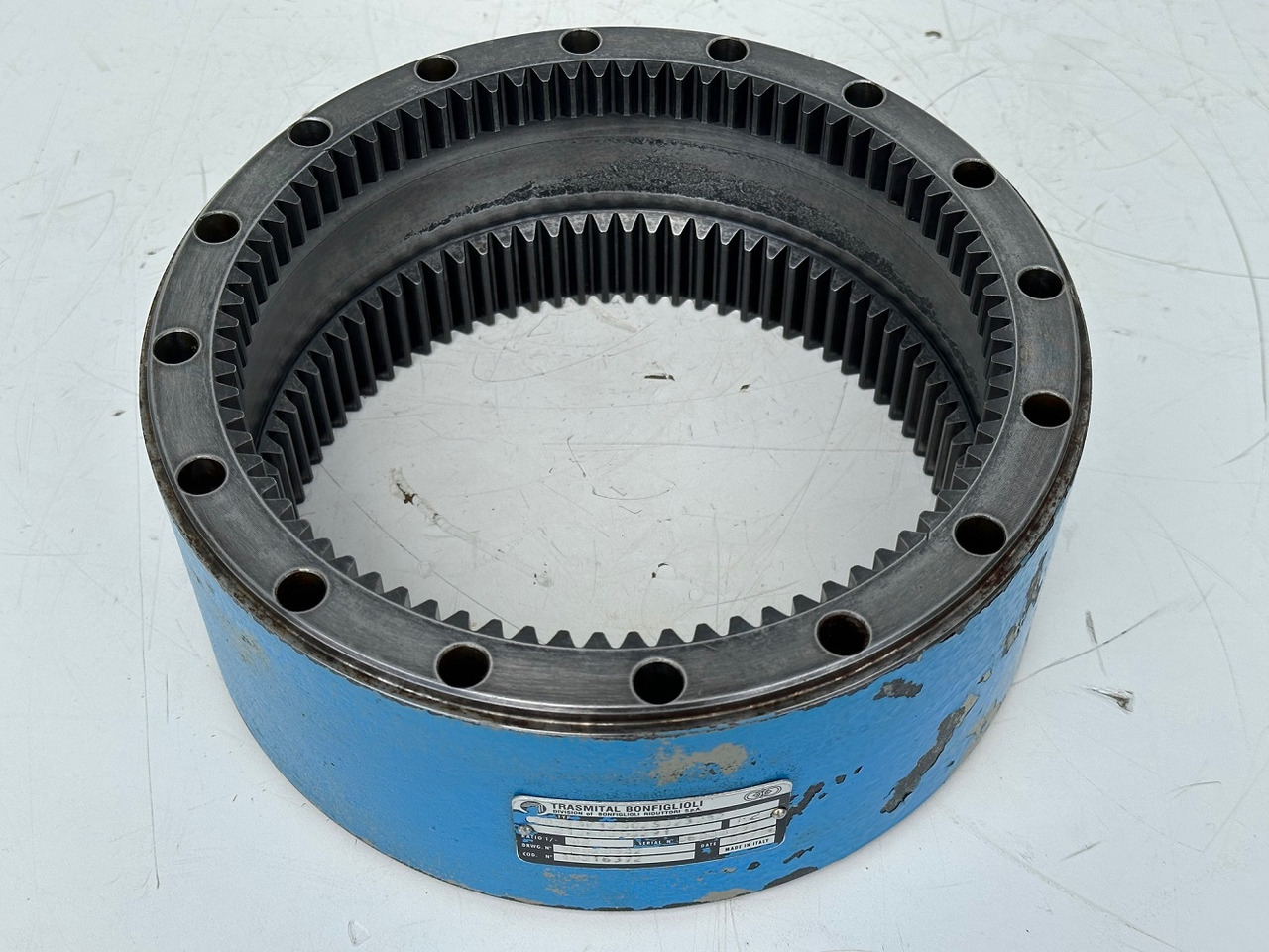 Liebherr - Bonfiglioli Zahnkranz mit ID-Nr.10342796. LTC-1055, LTC-1055-3-1, LTM 1045-3-1-, LTM 1050-3-1, LTM 1055-1, LTM 1055-3-1-, LTM 1055-3-2-, LTM1070-4-1-, LTM1070-4-2-. #10342796.6088598# - 스윙 모터 모바일 크레인 용 : 사진 1 Liebherr - Bonfiglioli Zahnkranz mit ID-Nr.10342796. LTC-1055, LTC-1055-3-1, LTM 1045-3-1-, LTM 1050-3-1, LTM 1055-1, LTM 1055-3-1-, LTM 1055-3-2-, LTM1070-4-1-, LTM1070-4-2-. #10342796.6088598# - 스윙 모터 모바일 크레인 용 : 사진 1