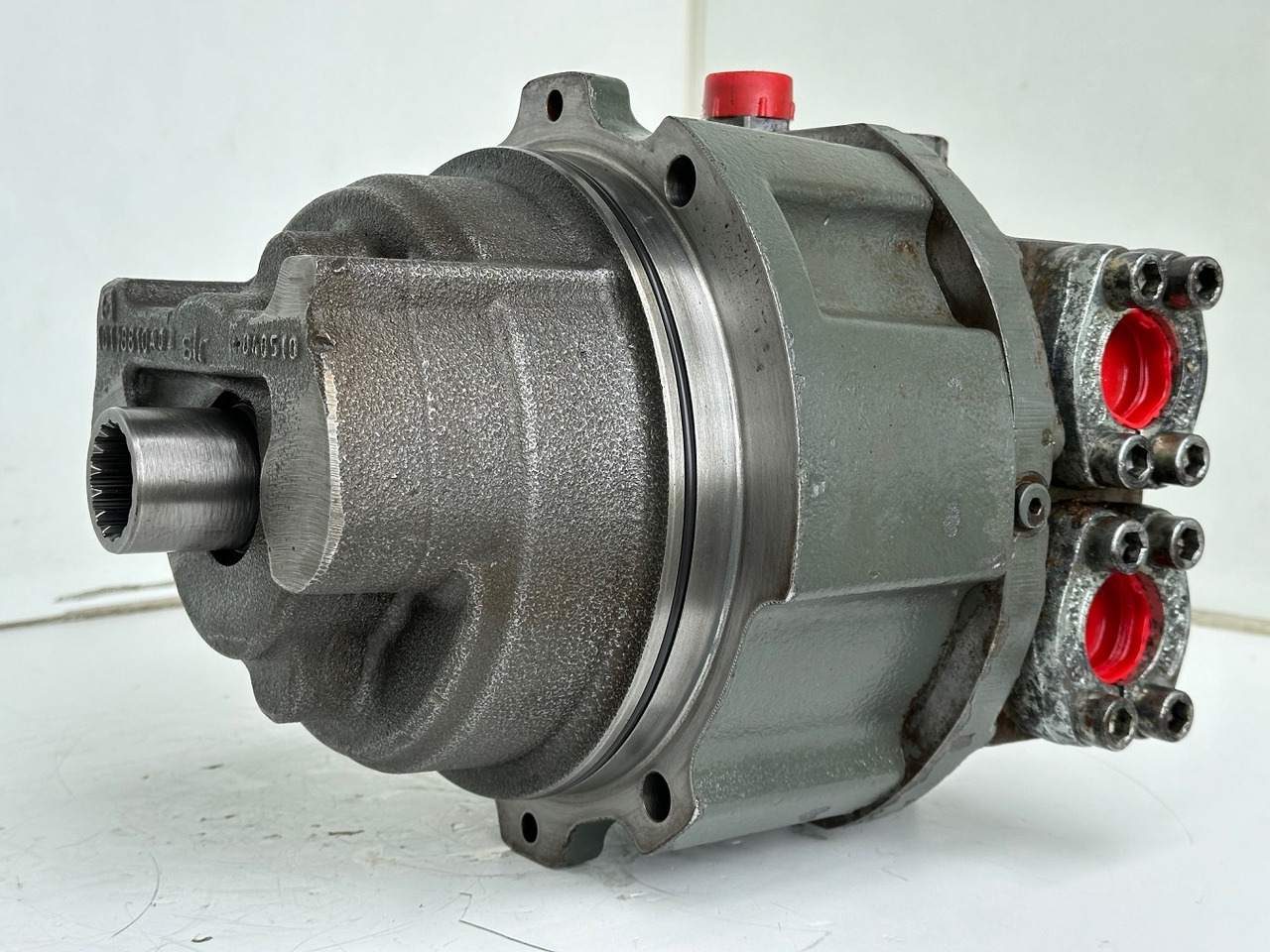 Liebherr Hydraulikeinbaumotor CMVE O 108. ID-Nr.10118562 - ID-Nr.10132610 - ID-Nr.10129048. LOS1916, LOS916, LOS926, R906, R916, R918, R920, R922, R924, R926COMP, R926, R936. #28313# - 유압 모터 건설기계 용 : 사진 2 Liebherr Hydraulikeinbaumotor CMVE O 108. ID-Nr.10118562 - ID-Nr.10132610 - ID-Nr.10129048. LOS1916, LOS916, LOS926, R906, R916, R918, R920, R922, R924, R926COMP, R926, R936. #28313# - 유압 모터 건설기계 용 : 사진 2