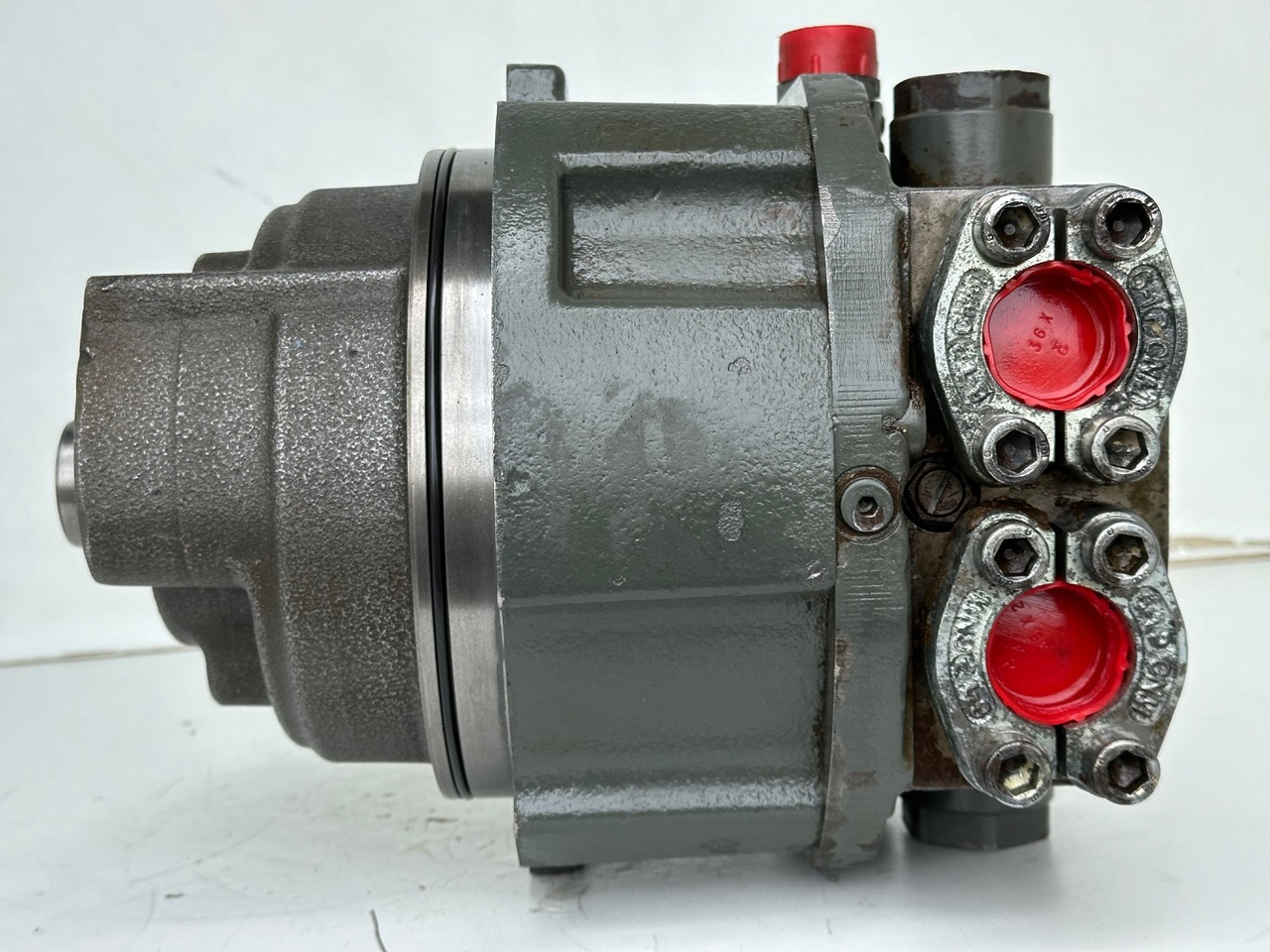 Liebherr Hydraulikeinbaumotor CMVE O 108. ID-Nr.10118562 - ID-Nr.10132610 - ID-Nr.10129048. LOS1916, LOS916, LOS926, R906, R916, R918, R920, R922, R924, R926COMP, R926, R936. #28313# - 유압 모터 건설기계 용 : 사진 5 Liebherr Hydraulikeinbaumotor CMVE O 108. ID-Nr.10118562 - ID-Nr.10132610 - ID-Nr.10129048. LOS1916, LOS916, LOS926, R906, R916, R918, R920, R922, R924, R926COMP, R926, R936. #28313# - 유압 모터 건설기계 용 : 사진 5