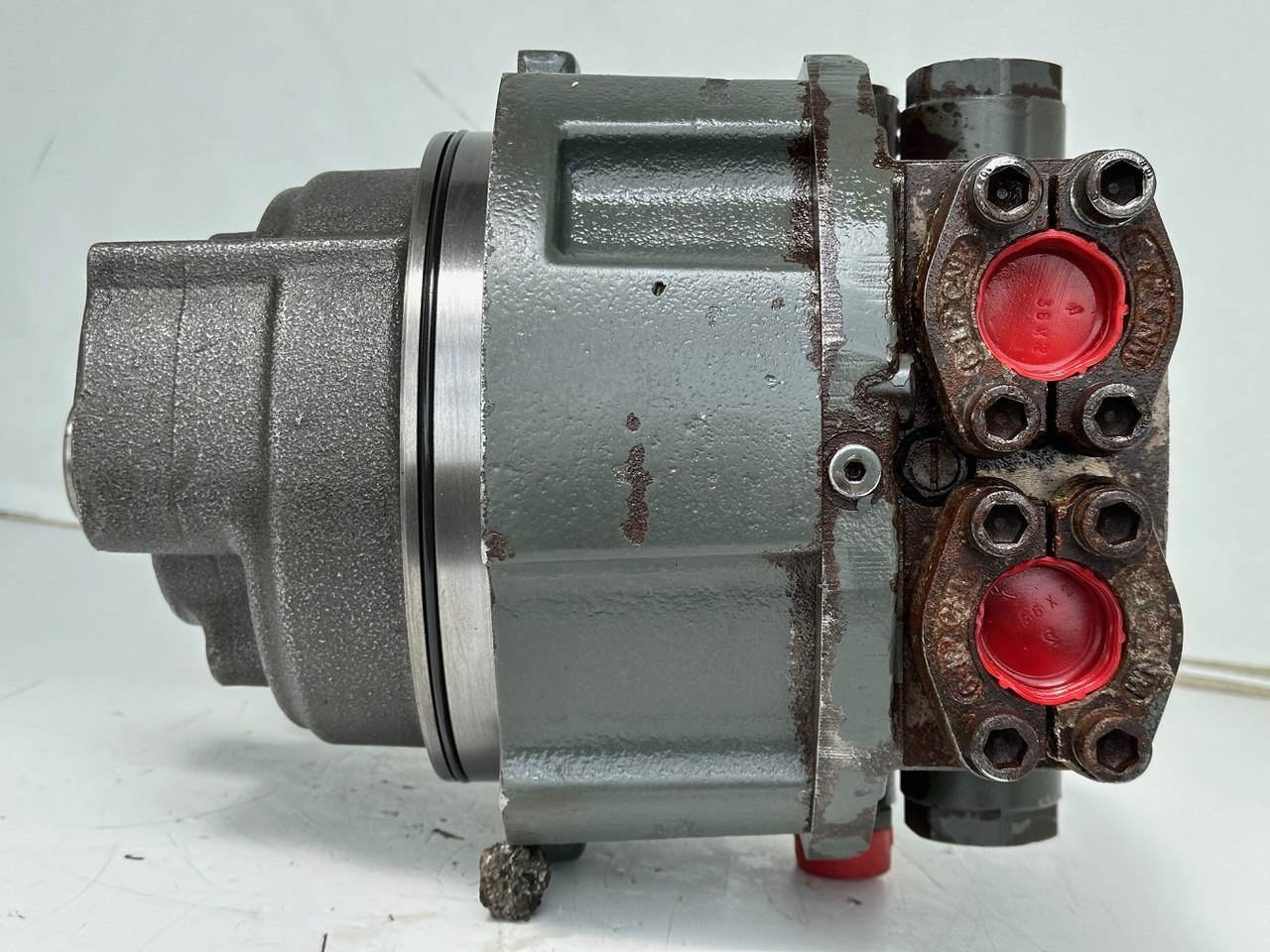 Liebherr Hydraulikeinbaumotor CMVE O 108. ID-Nr.10118562 - ID-Nr.10132610 - ID-Nr.10129048. LOS1916, LOS916, LOS926, R906, R916, R918, R920, R922, R924, R926COMP, R926, R936. #28314# - 유압 모터 건설기계 용 : 사진 5 Liebherr Hydraulikeinbaumotor CMVE O 108. ID-Nr.10118562 - ID-Nr.10132610 - ID-Nr.10129048. LOS1916, LOS916, LOS926, R906, R916, R918, R920, R922, R924, R926COMP, R926, R936. #28314# - 유압 모터 건설기계 용 : 사진 5