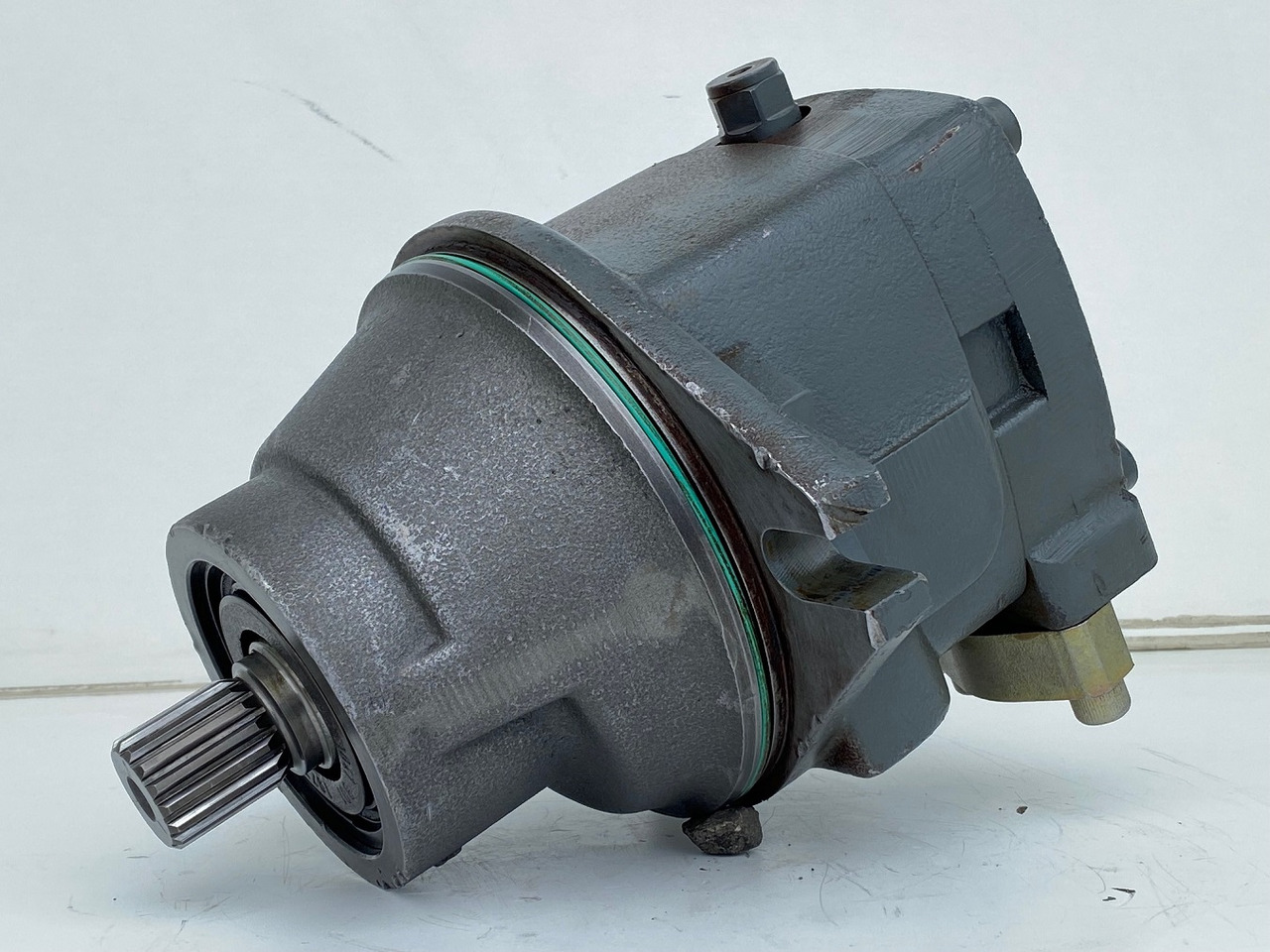 Liebherr Hydraulikeinbaumotor FMF090, ID-Nr.10120382 - ID-Nr.9273168 - ID-Nr.9074075. A900, A944, LH60, E942, EP944, ER944, LOS942, LOS944, P942, P944, R934 TR, R940, R942, R944, R946, R950. #17868 - 유압 모터 크롤러 굴삭기 용 : 사진 2 Liebherr Hydraulikeinbaumotor FMF090, ID-Nr.10120382 - ID-Nr.9273168 - ID-Nr.9074075. A900, A944, LH60, E942, EP944, ER944, LOS942, LOS944, P942, P944, R934 TR, R940, R942, R944, R946, R950. #17868 - 유압 모터 크롤러 굴삭기 용 : 사진 2