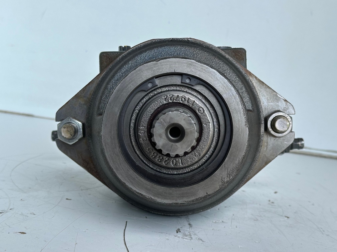 Liebherr Hydraulikeinbaumotor Typ:FMF058, ID-Nr.10122576 - ID-Nr.10145827 - ID-Nr.11371069. LOS1906, P924 COMP , R906, R906 PROTO, R916, R922, R924, R924 COMP, R926 COMP, R926 K LC. #39780# - 유압 모터 굴착기 용 : 사진 5 Liebherr Hydraulikeinbaumotor Typ:FMF058, ID-Nr.10122576 - ID-Nr.10145827 - ID-Nr.11371069. LOS1906, P924 COMP , R906, R906 PROTO, R916, R922, R924, R924 COMP, R926 COMP, R926 K LC. #39780# - 유압 모터 굴착기 용 : 사진 5