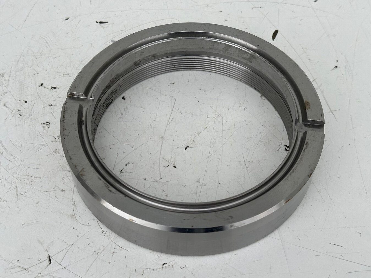 Liebherr Nutmutter ID-Nr.9442194 - ID-Nr.944219403. SAT350/205, SAT375/215. P964, R954B, R964B. #944219403.22.06# - 스윙 모터 건설기계 용 : 사진 1 Liebherr Nutmutter ID-Nr.9442194 - ID-Nr.944219403. SAT350/205, SAT375/215. P964, R954B, R964B. #944219403.22.06# - 스윙 모터 건설기계 용 : 사진 1