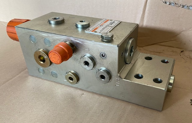 Liebherr Rohrbruchsicherung ID-Nr.5009808. - 유압 밸브 크롤러 굴삭기 용 : 사진 2 Liebherr Rohrbruchsicherung ID-Nr.5009808. - 유압 밸브 크롤러 굴삭기 용 : 사진 2