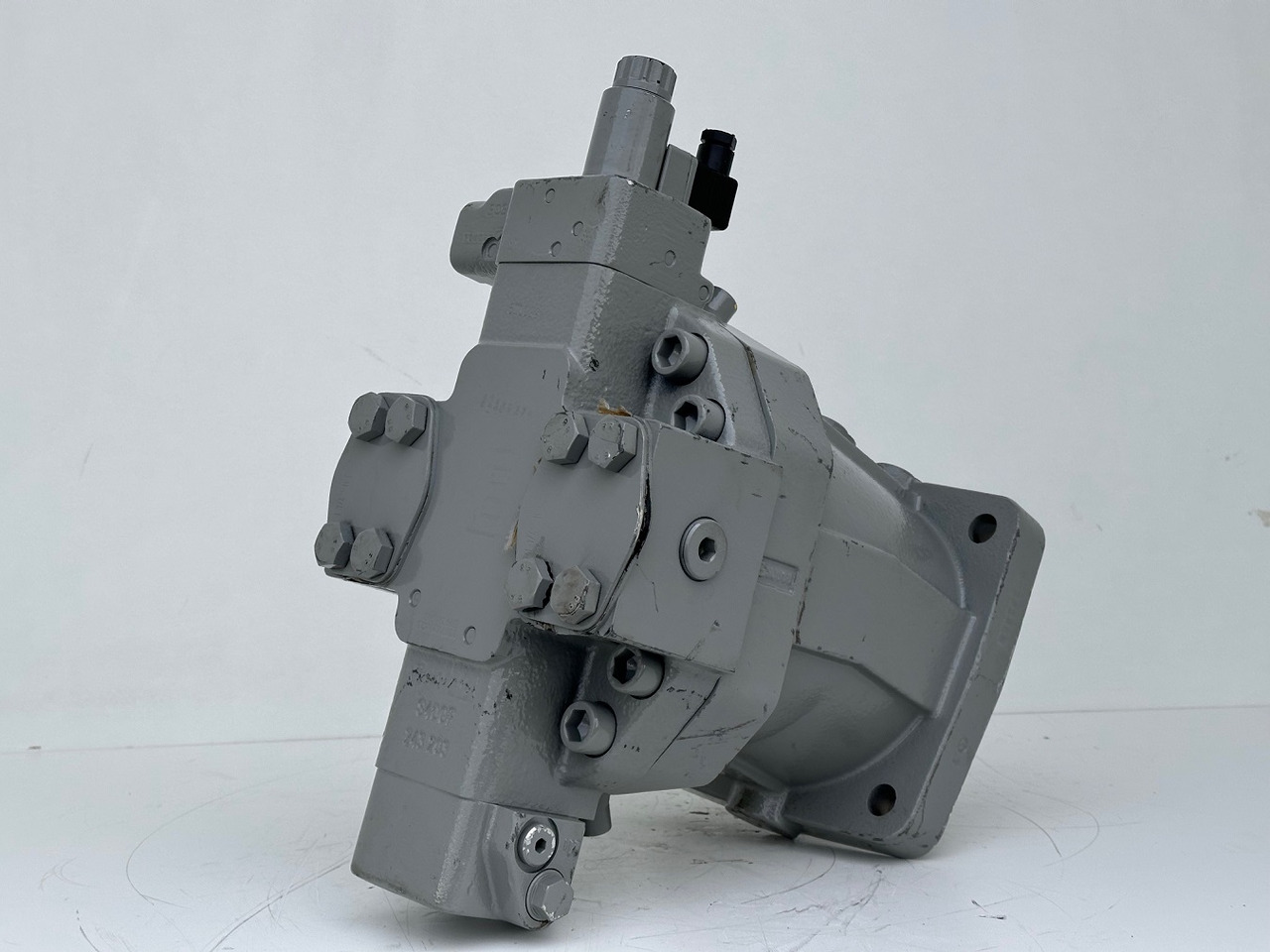 Liebherr Verstellmotor ID-Nr.510240108 - Hydromatik Rexroth Axialkolben-Verstellmotor Typ:A6VM140EP2D/63W-VZB017HB. #24338070# - 유압 모터 크롤러 크레인 용 : 사진 4 Liebherr Verstellmotor ID-Nr.510240108 - Hydromatik Rexroth Axialkolben-Verstellmotor Typ:A6VM140EP2D/63W-VZB017HB. #24338070# - 유압 모터 크롤러 크레인 용 : 사진 4