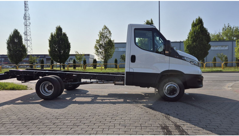Iveco Daily 70C18 - nowe! - 캡 새시 트럭 : 사진 4 Iveco Daily 70C18 - nowe! - 캡 새시 트럭 : 사진 4