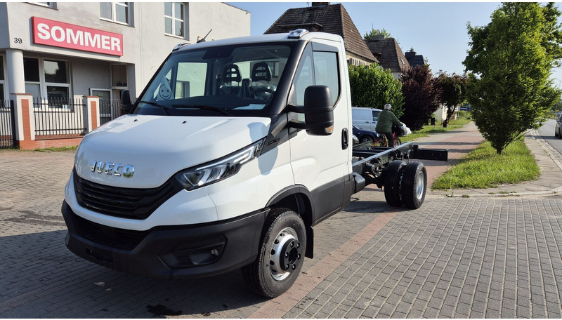 Iveco Daily 70C18 - nowe! - 캡 새시 트럭 : 사진 1 Iveco Daily 70C18 - nowe! - 캡 새시 트럭 : 사진 1