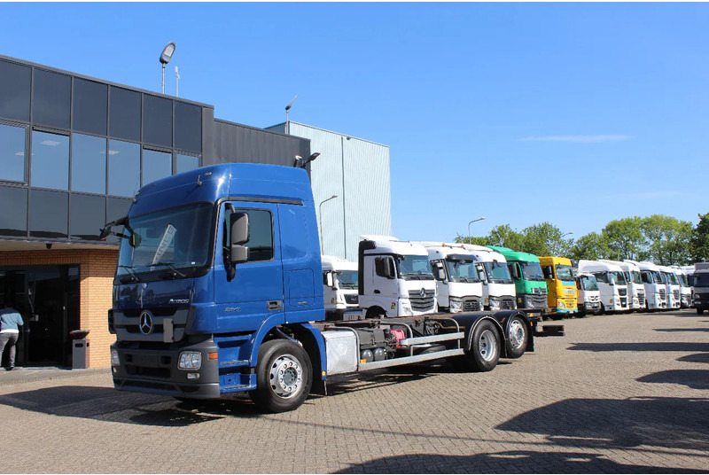 Mercedes-Benz Actros 2541 * EURO5 * 6X2 * FULL AIR * - 캡 새시 트럭 : 사진 1 Mercedes-Benz Actros 2541 * EURO5 * 6X2 * FULL AIR * - 캡 새시 트럭 : 사진 1