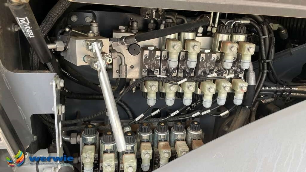 아스팔트 포장기 Vögele SUPER 1800-3i / AB500-3TP1 (2,55 - 5,00 m) : 사진 16 아스팔트 포장기 Vögele SUPER 1800-3i / AB500-3TP1 (2,55 - 5,00 m) : 사진 16