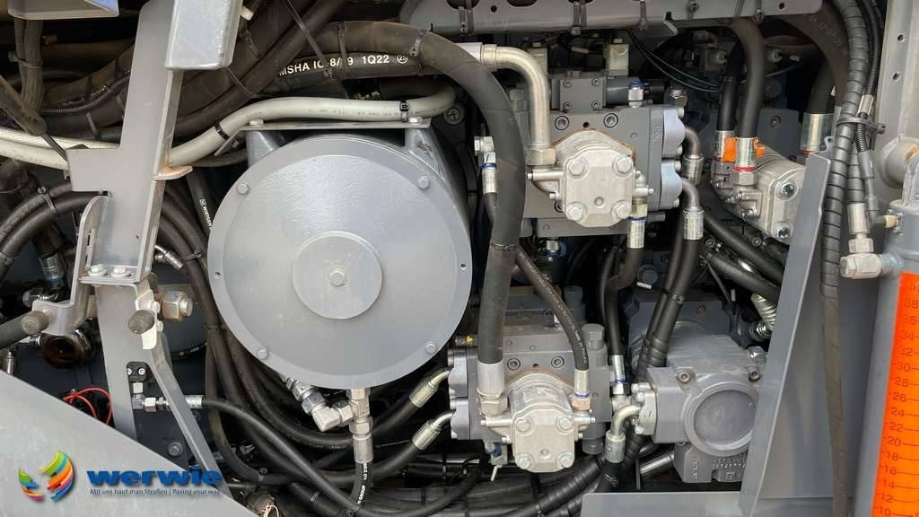 아스팔트 포장기 Vögele SUPER 1800-3i / AB500-3TP1 (2,55 - 5,00 m) : 사진 18 아스팔트 포장기 Vögele SUPER 1800-3i / AB500-3TP1 (2,55 - 5,00 m) : 사진 18