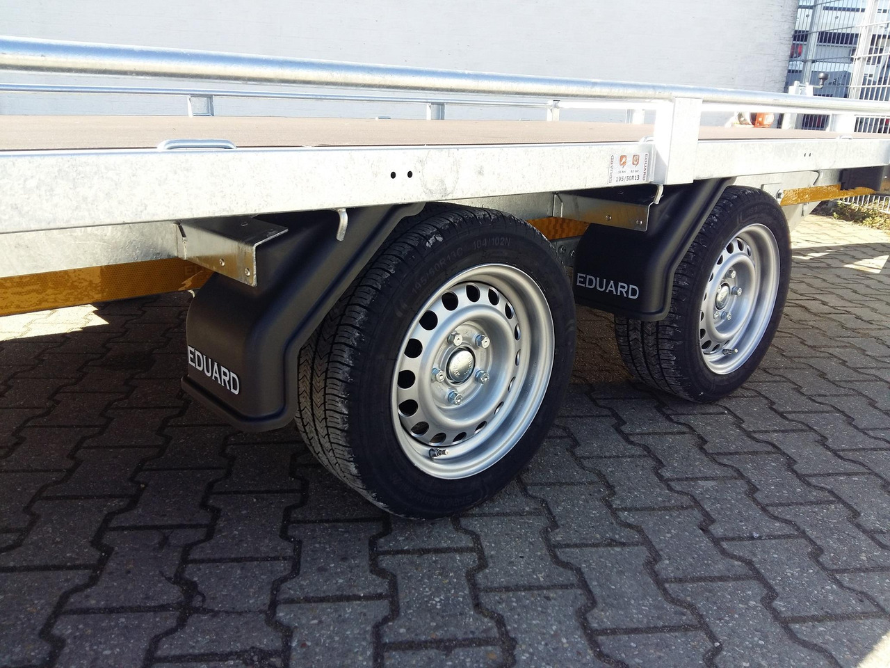 Auto Transporter Atlas 406x200cm Reling Winde Rampen 13" niedrig Fahrwerk (XL) 2700kg Modell 2024 - 드롭사이드/ 플랫베드 트레일러 : 사진 1 Auto Transporter Atlas 406x200cm Reling Winde Rampen 13" niedrig Fahrwerk (XL) 2700kg Modell 2024 - 드롭사이드/ 플랫베드 트레일러 : 사진 1