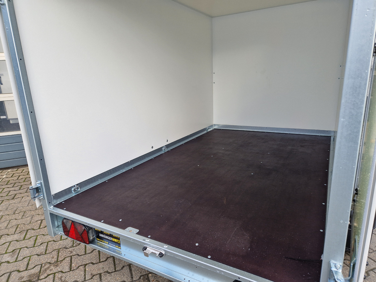 Brenderup Cargo Dynamic CD260 BD 260x155x150cm niedrig Hecktüren (S) 1300kg - 밀폐형 박스 트레일러 : 사진 5 Brenderup Cargo Dynamic CD260 BD 260x155x150cm niedrig Hecktüren (S) 1300kg - 밀폐형 박스 트레일러 : 사진 5